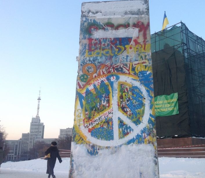 На площади Свободы Харькова появилась Берлинская стена
